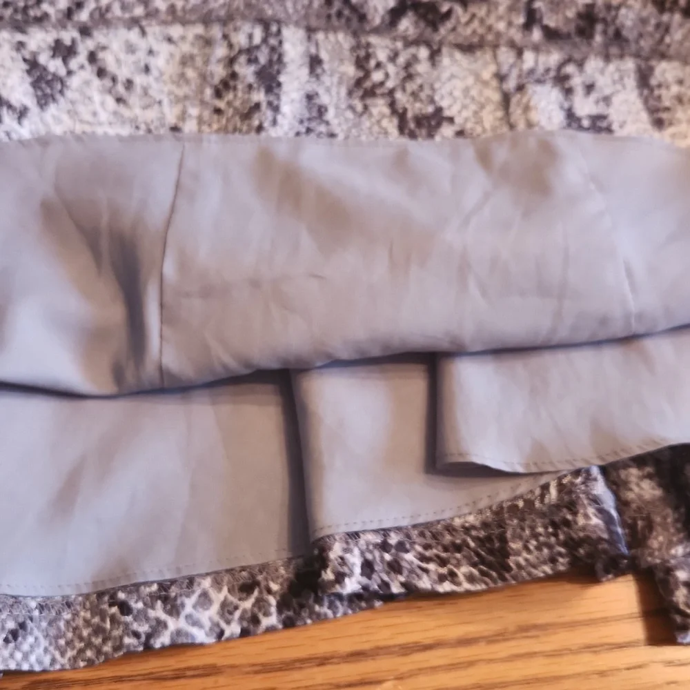 28. Ann Taylor,  Women's dress Petite,  Size  OP,  Snake skin design - Picture 7 of 11